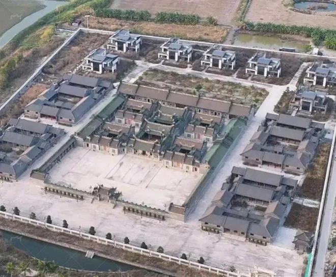 ELYSEA落户淮海中路汕头过亿违建豪宅被拆除ayx爱游戏app哈佛演讲女生引发争议K11(图23)